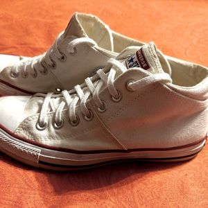 CONVERSE WOMENS CHUCK TAYLOR ALL STAR MADISON MID TOP SNEAKER